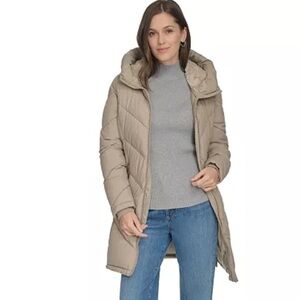 Calvin Klein women’s tan puffer coat NWT Size Large
